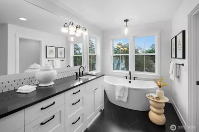 208 35th Avenue E, Seattle, WA 98112 - Photo 23