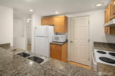 25025 SE Klahanie Boulevard #B101, Issaquah, WA 98029 - Photo 13