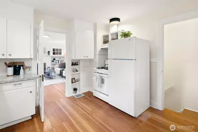 8051 15th Avenue NE, Seattle, WA 98115 - Photo 11