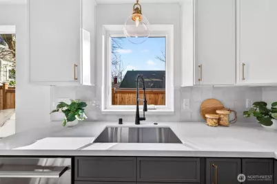 5516 25th Avenue NE, Seattle, WA 98105 - Photo 13