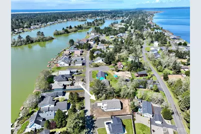 684 Lake Island Avenue SE, Ocean Shores, WA 98569 - Photo 5