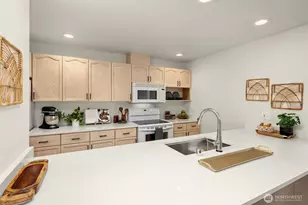 4457 44th Ave SW, Seattle, WA 98116 - Photo 9