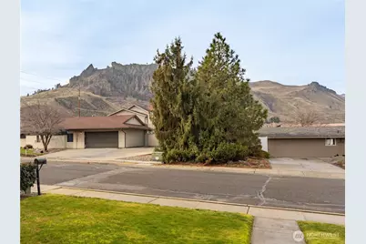 1317 Wedgewood Avenue, Wenatchee, WA 98801 - Photo 3