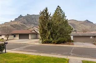 1317 Wedgewood Ave, Wenatchee, WA 98801 - Photo 3