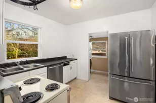 2614 E Pike St, Seattle, WA 98122 - Photo 9