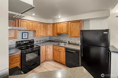 10601 Bagley Avenue N #304, Seattle, WA 98133 - Photo 9