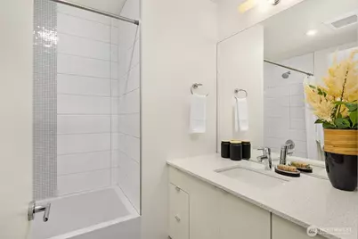 2815 Prosch Avenue W, Seattle, WA 98119 - Photo 31