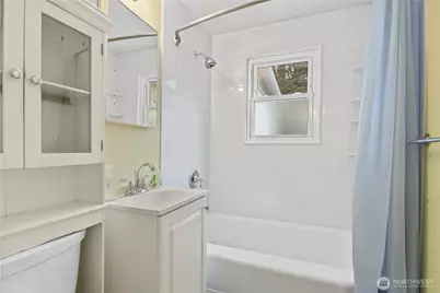 9717 Evanston Avenue N, Seattle, WA 98103 - Photo 15