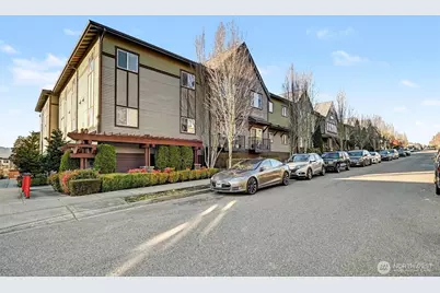 1731 10th Ave NE #B205, Issaquah, WA 98029 - Photo 3