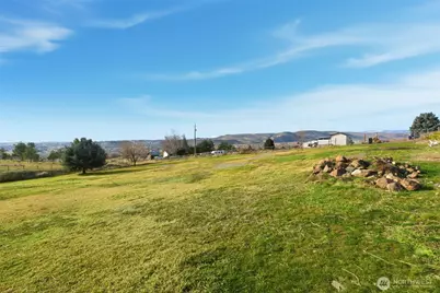 401 Clemans View Road, Selah, WA 98942 - Photo 9