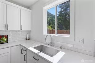 7952 Apache Dr, Maple Falls, WA 98266 - Photo 9