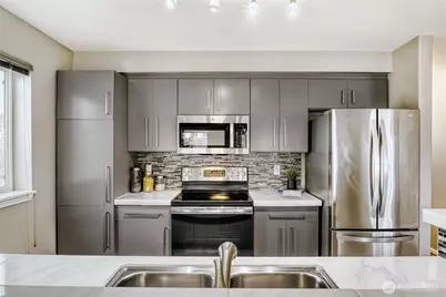 10511 Midvale Avenue N #302, Seattle, WA 98133 - Photo 9