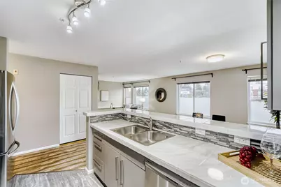 10511 Midvale Avenue N #302, Seattle, WA 98133 - Photo 11