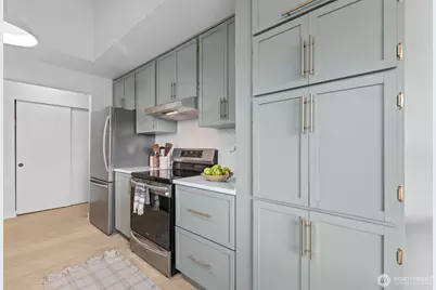 4911 Fremont Avenue N #303, Seattle, WA 98103 - Photo 9