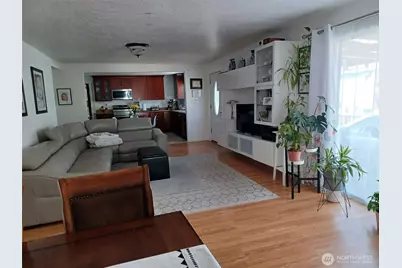 9534 Palatine Avenue N, Seattle, WA 98103 - Photo 5