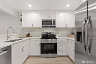 12760 NE 10th Pl, Bellevue, WA 98005 - Photo 3