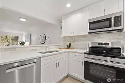 12760 NE 10th Place #F301, Bellevue, WA 98005 - Photo 5