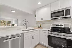 12760 NE 10th Pl, Bellevue, WA 98005 - Photo 5