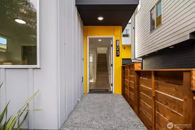 723 18th Avenue, Seattle, WA 98122 - Photo 3