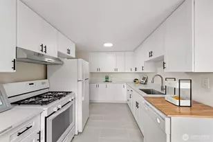 12049 NE 97th St, Kirkland, WA 98033 - Photo 11