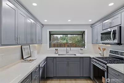 14245 Lake Hills Blvd, Bellevue, WA 98007 - Photo 15