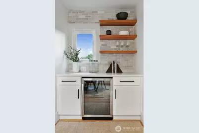 8333 Dibble Avenue NW, Seattle, WA 98117 - Photo 13