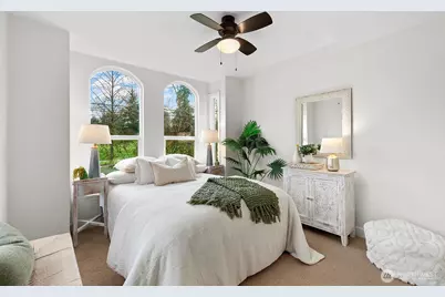 9221 College Way N, Seattle, WA 98103 - Photo 27