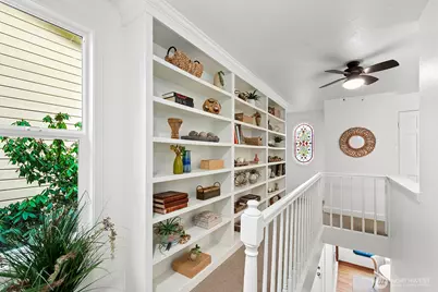 9221 College Way N, Seattle, WA 98103 - Photo 17