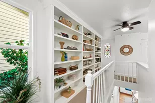 9221 College Way N, Seattle, WA 98103 - Photo 17