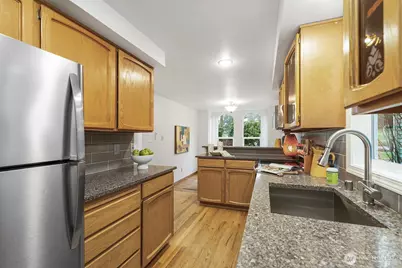 9221 College Way N, Seattle, WA 98103 - Photo 11