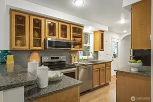 9221 College Way N, Seattle, WA 98103 - Photo 9