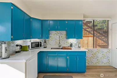 561 Lee Street, Seattle, WA 98109 - Photo 13