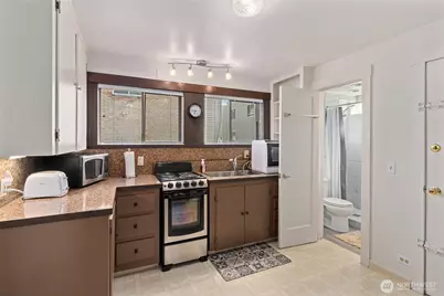 561 Lee Street, Seattle, WA 98109 - Photo 31