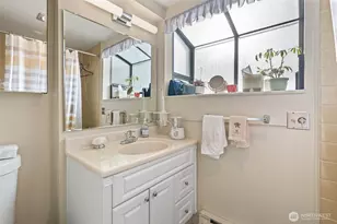 561 Lee St, Seattle, WA 98109 - Photo 17