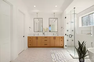 9234 NE 25th St, Clyde Hill, WA 98004 - Photo 9