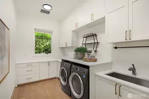 9234 NE 25th St, Clyde Hill, WA 98004 - Photo 23