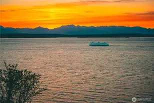 1019 California Ln SW, Seattle, WA 98116 - Photo 3