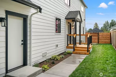 742 N 104th Street, Seattle, WA 98133 - Photo 23
