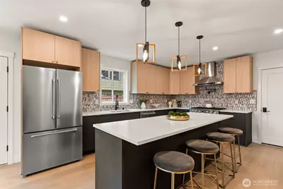 742 N 104th Street, Seattle, WA 98133 - Photo 9