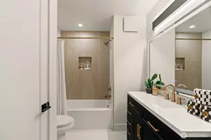 742 N 104th St, Seattle, WA 98133 - Photo 13