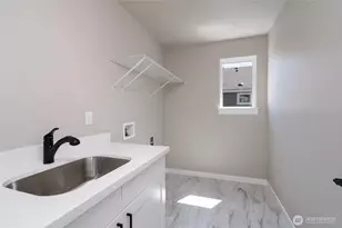 2431 SW Ridgeway Dr, Oak Harbor, WA 98277 - Photo 9