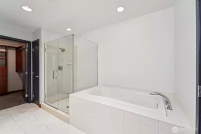 2716 Elliott Avenue #802, Seattle, WA 98121 - Photo 29