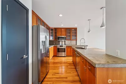 2716 Elliott Avenue #802, Seattle, WA 98121 - Photo 21