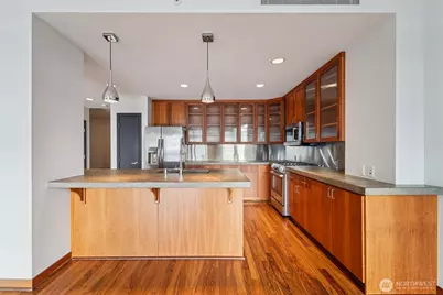 2716 Elliott Avenue #802, Seattle, WA 98121 - Photo 17