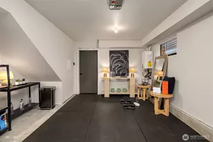 9709 Roosevelt Way NE, Seattle, WA 98115 - Photo 31