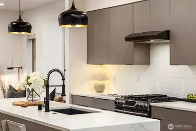 9709 Roosevelt Way NE #A, Seattle, WA 98115 - Photo 11