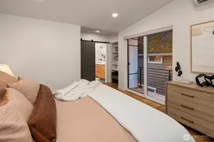 9709 Roosevelt Way NE, Seattle, WA 98115 - Photo 23