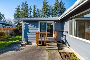 2211 32nd St, Anacortes, WA 98221 - Photo 9