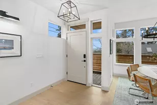 1261 NE 100th St, Seattle, WA 98125 - Photo 7