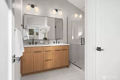 14308 Roslyn Place N, Seattle, WA 98133 - Photo 17